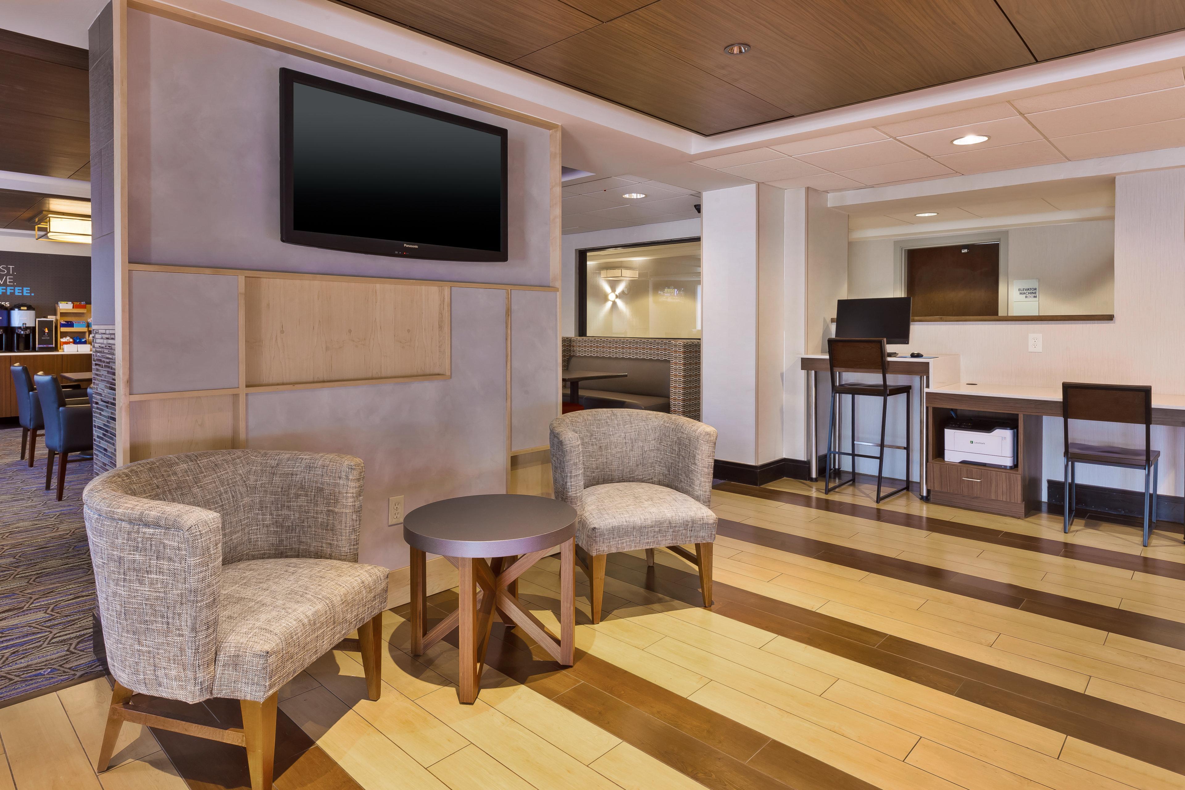 Holiday Inn Express - Waldorf By Ihg Exterior photo