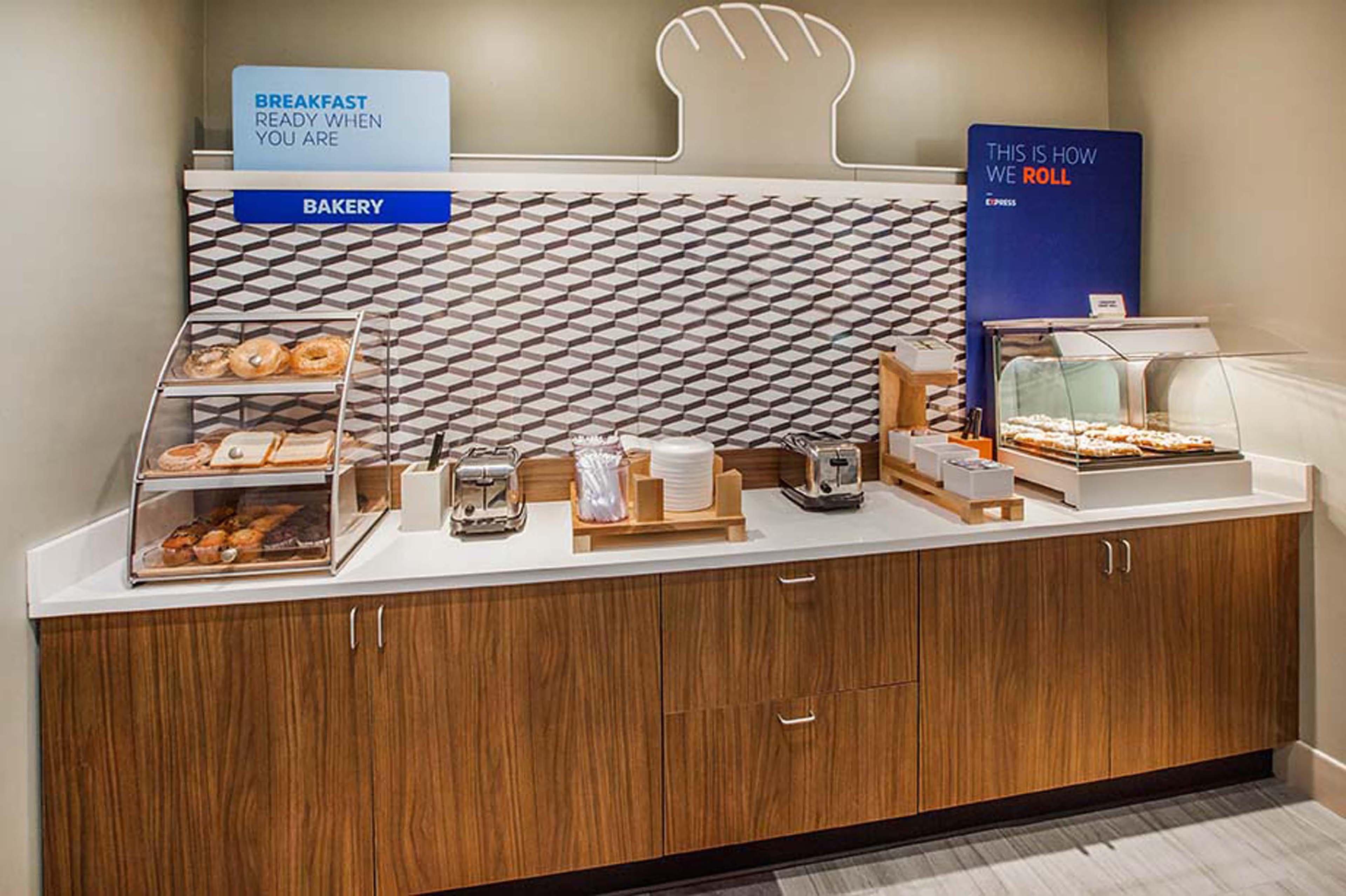 Holiday Inn Express - Waldorf By Ihg Exterior photo